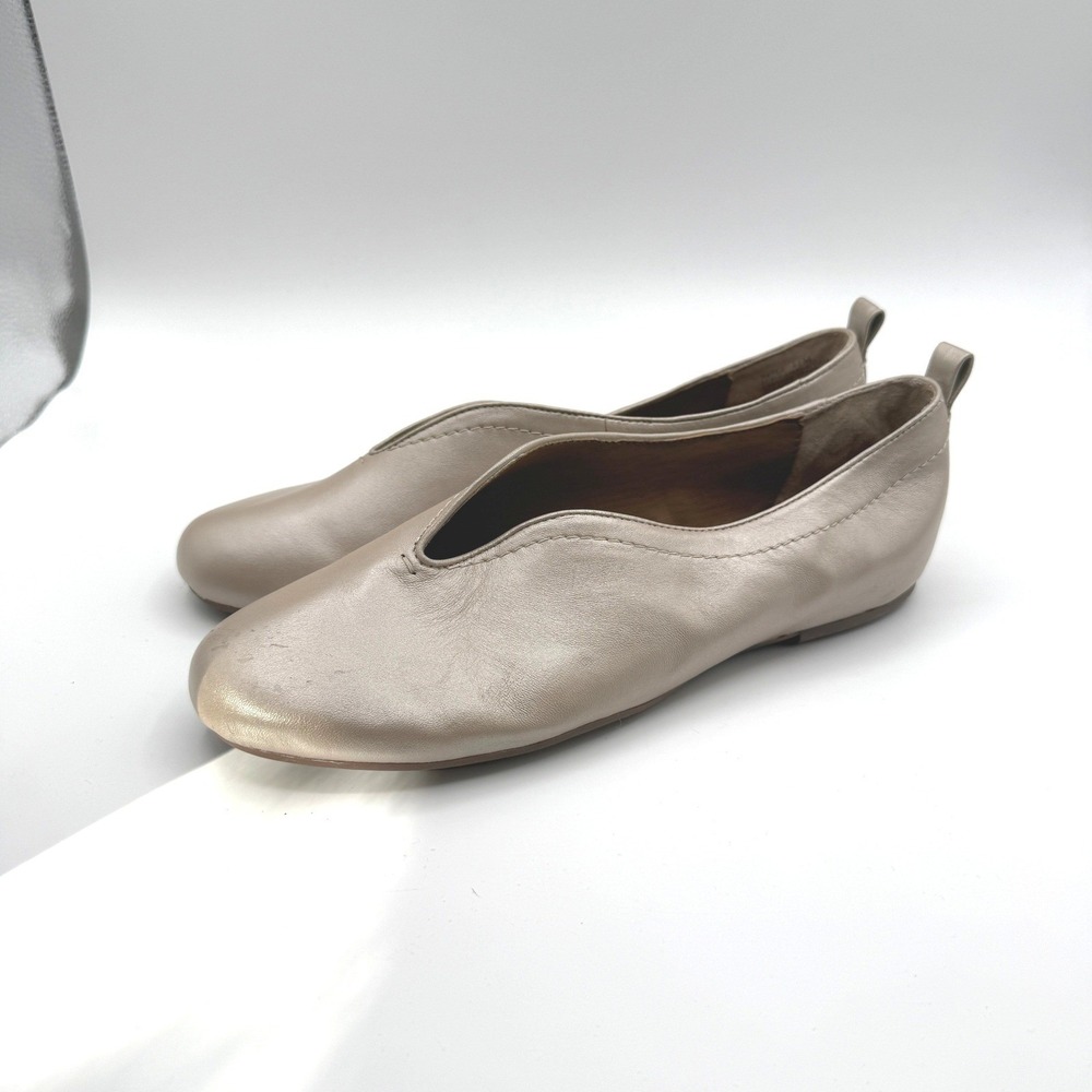 Lucca‎ Lane Ballet Flats Women 11 Nude Tan Metallic Leather V-Cut Vamp Bayla